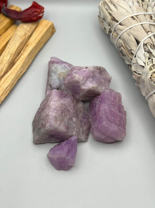 Kunzite, Raw